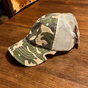 Notch adjustable camo ponytail women’s baseball cap